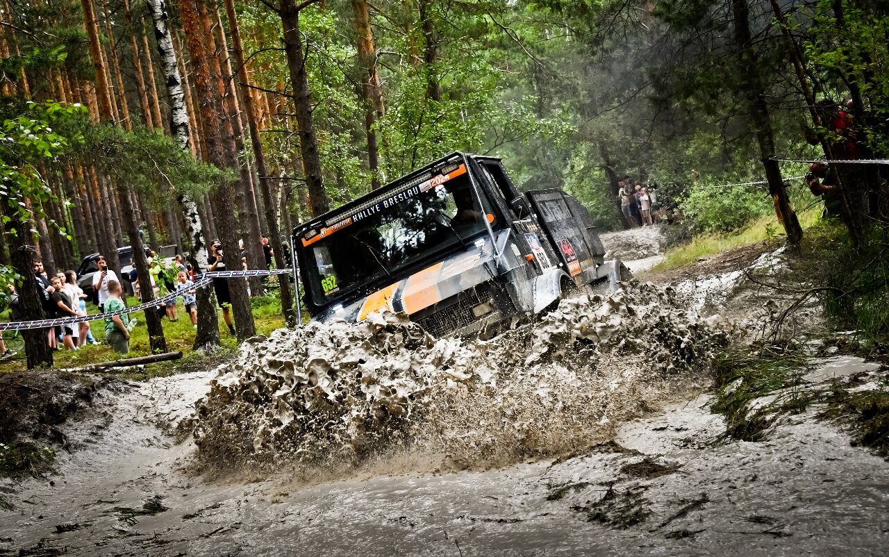 unimog-racing.de  –  driving Unimog offroad, that´s our passion